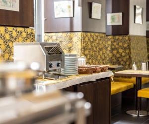 ホテル ポスト ウィーンにあるキッチンまたは簡易キッチン