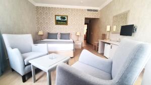 Et opholdsområde på X Life Hotel Sarıgerme 15 - Adult Hotel