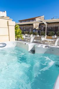 Bazen v nastanitvi oz. blizu nastanitve Caportigia Boutique Hotel