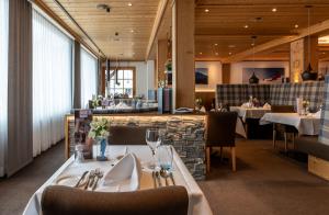 
A restaurant or other place to eat at Sunstar Hotel Lenzerheide
