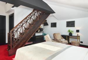 TV a/nebo společenská místnost v ubytování King Kresimir Heritage Hotel