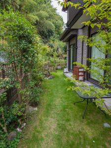 a yard with a bench next to a house at Kamakura International House Double Room w Shower Toilette - Vacation STAY 11408 in Kamakura