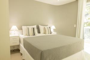 Un ou plusieurs lits dans un hébergement de l'établissement Angra Beach Hotel