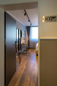 an open door to a living room with a table at Nikii City Hotel in Leverkusen