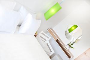 Кровать или кровати в номере Marathon Beach Resort