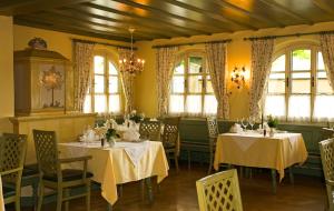 A restaurant or other place to eat at Hotel Friesacher