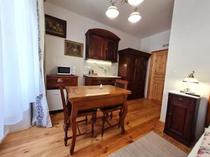 a kitchen with a wooden table in a room at Apartmány Perla in Banská Štiavnica