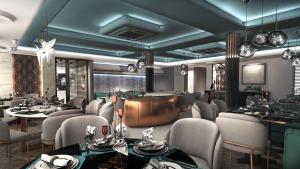 Hotel Concorde في فيليكو ترنوفو: تقديم مطعم بالطاولات والكراسي