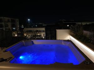 The swimming pool at or close to Home Avenue Luxury Townhouse