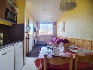 Kuchyň nebo kuchyňský kout v ubytování travelski home classic - Résidence Médian