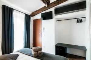 TV a/nebo společenská místnost v ubytování Caesar Suites - The House Of Travelers