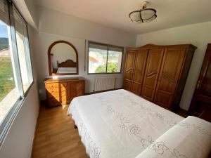 Cama o camas de una habitación en Grupo Gontad Apartamento As Grelas Canduas 2
