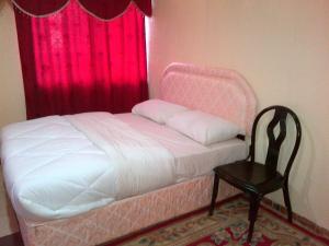 Een bed of bedden in een kamer bij Nairobi Glory Palace Hotel Ltd