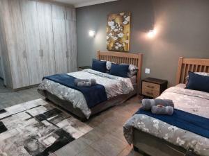 Säng eller sängar i ett rum på Wisteria Lane Guesthouse