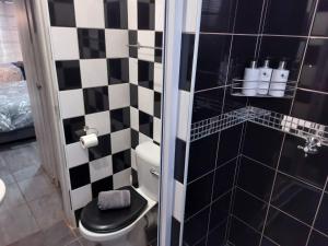 Ένα μπάνιο στο Wisteria Lane Guesthouse +58 φωτογραφίες