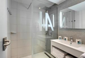 Koupelna v ubytování Hôtel Alba