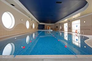 Piscina a Seven Oaks Hotel o a prop