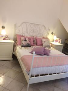 Posteľ alebo postele v izbe v ubytovaní Romantica casa a Taormina