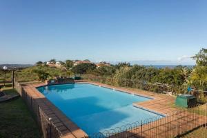 Piscina en o cerca de Sun n Surf Sunny and spotless 1 bedroom apartment