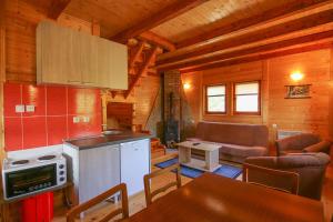 Kuchyň nebo kuchyňský kout v ubytování Holiday home Drveni Kutak