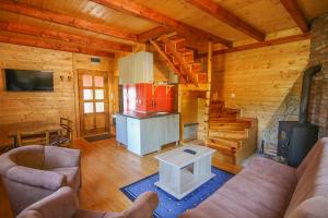 TV a/nebo společenská místnost v ubytování Holiday home Drveni Kutak