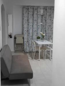 Apartamento PUERTO的休息区