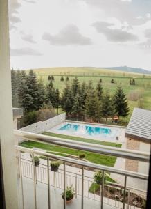 Bazén v ubytovaní Joy Aparthotel Keilberg alebo v jeho blízkosti
