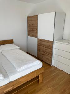 Posteľ alebo postele v izbe v ubytovaní Albert Schweitzer Center Graz