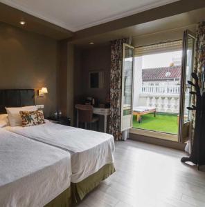 Hotel Moderno Puerta del Sol客房内的一张或多张床位