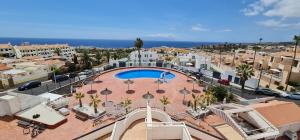 Πισίνα στο ή κοντά στο Cozy Sea Views Apartment in Costa Adeje