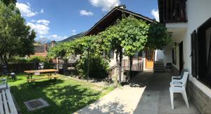a yard with a picnic table and a bunch of grapes at Appartamenti Il Castello in Saint-Pierre