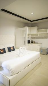Postel nebo postele na pokoji v ubytování RoomQuest Nichada ISB International