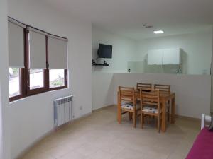 a dining room with a table and chairs at Alto Magallanes in Ushuaia