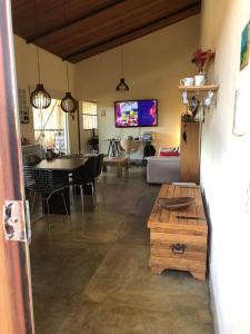 TV a/nebo společenská místnost v ubytování Espaco Morro do Frota + 37 fotografií