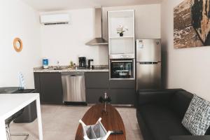 A cozinha ou cozinha compacta de Gray Door Apartments - Adults only