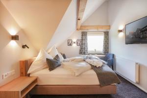 Voodi või voodid majutusasutuse Hotel Restaurant Der Engel, Sasbachwalden toas