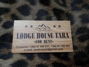 Un certificat, premiu, logo sau alt document afișat la Lodge House Tara