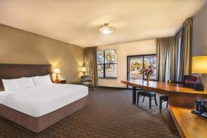 Letto o letti in una camera di Gaia Hotel & Spa, Ascend Hotel Collection