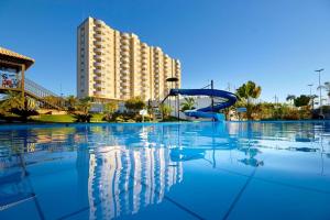 A piscina localizada em GOLDEN DOLPHIN Resort - Grand & Express - Caldas Novas - COM TV A CABO - Aguas Termais ou nos arredores