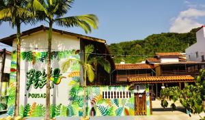 a building with a mural on the side of it at Beija Flor Pousada in Ubatuba