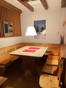 Ruang duduk di Chalet Sonnenröschen