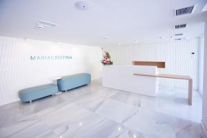 a lobby with two chairs and a reception desk at Hotel María Cristina in Peniscola