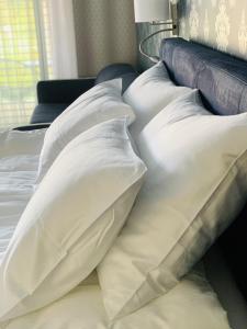A bed or beds in a room at TI Hotel