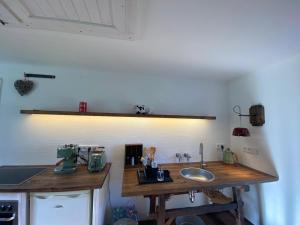 a kitchen with a sink and a counter top at Kellerstöckl am veganen Bio-Lebenshof "Varm - die vegane Farm" - nur für Hundefreunde und Naturliebhaber empfohlen !! in Sulb