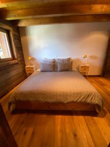 Ένα ή περισσότερα κρεβάτια σε δωμάτιο στο Duplex Spa Access in front of skislope by Jolidi
