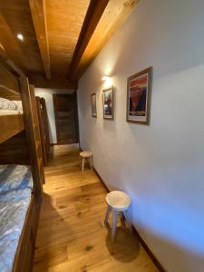 Ένα ή περισσότερα κρεβάτια σε δωμάτιο στο Duplex Spa Access in front of skislope by Jolidi