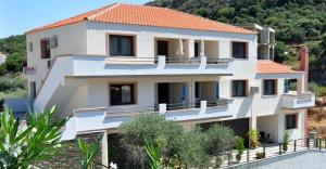 Gallery image of Elia Studios in Skala Marion