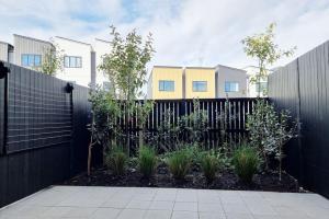 Gallery image of Huntington Townhouse with Patio and Parking in Auckland