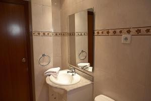 Kúpeľňa v ubytovaní Alguera Apartments Sant Andreu