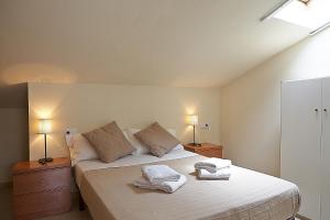 Posteľ alebo postele v izbe v ubytovaní Alguera Apartments Sant Andreu